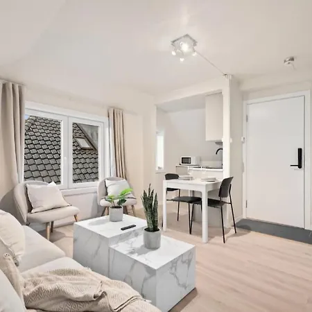 Bergen Beautiful Apartment Close To The City Harbor 아파트 *